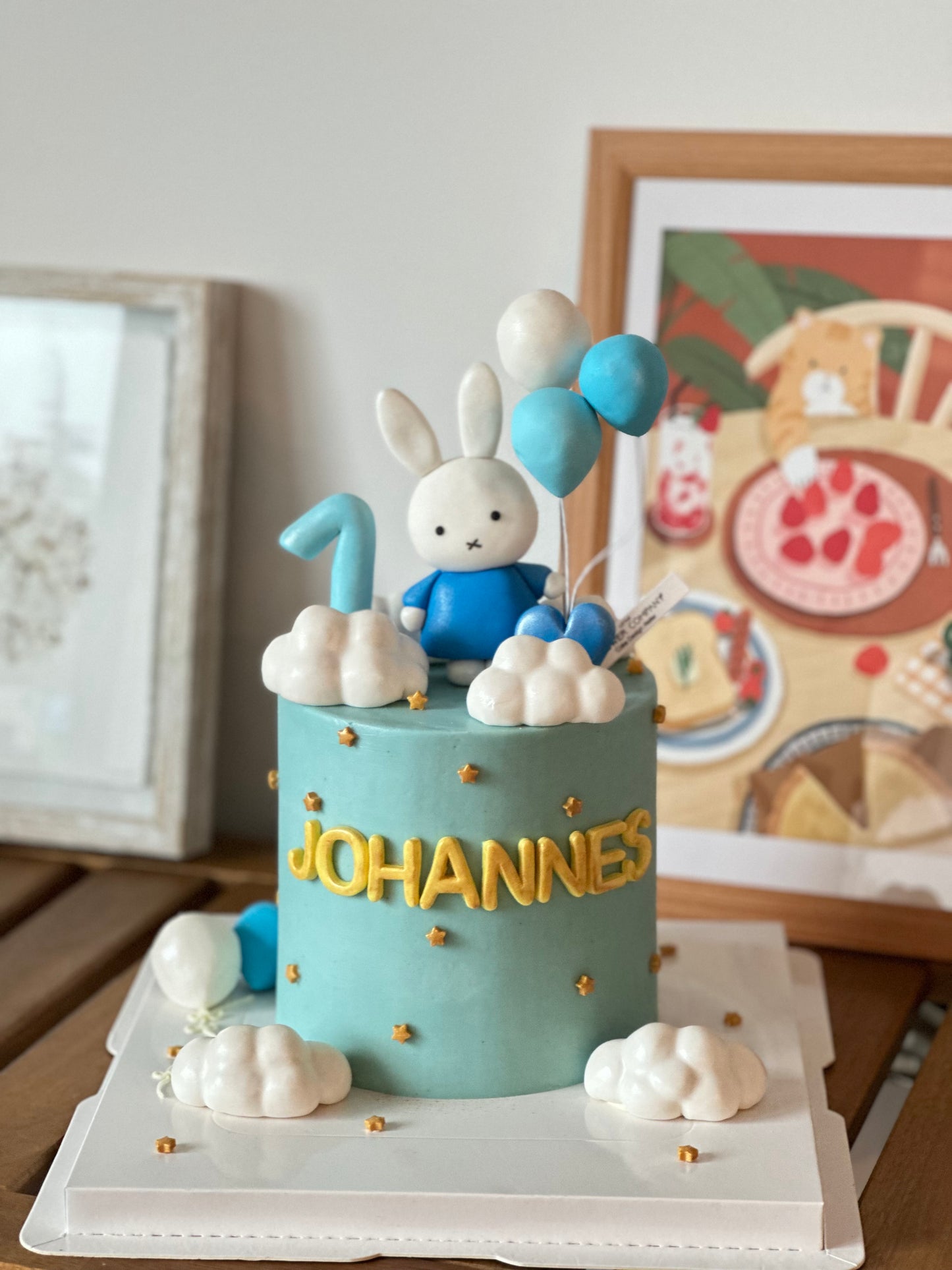 Custom Design Fondant cakes